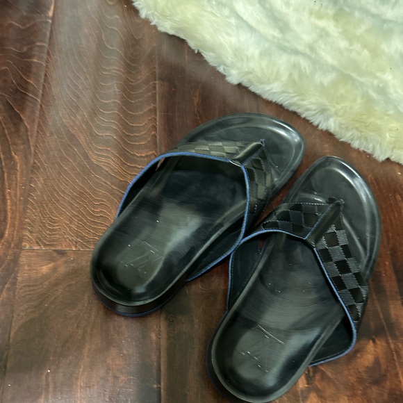 LV slides black and blue size 8 - Picture 2 of 4
